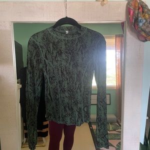 Long sleeve crop top